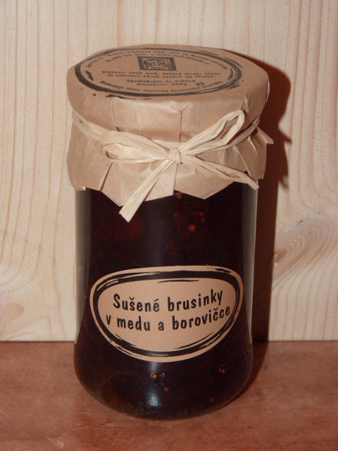 Sušené brusinky v medu a borovičce 230g